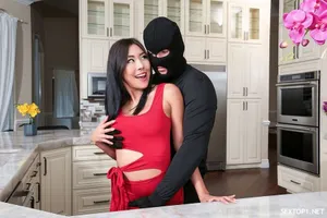 Bố dượng da đen khoai to làm con gái riêng Cô vợ thèm