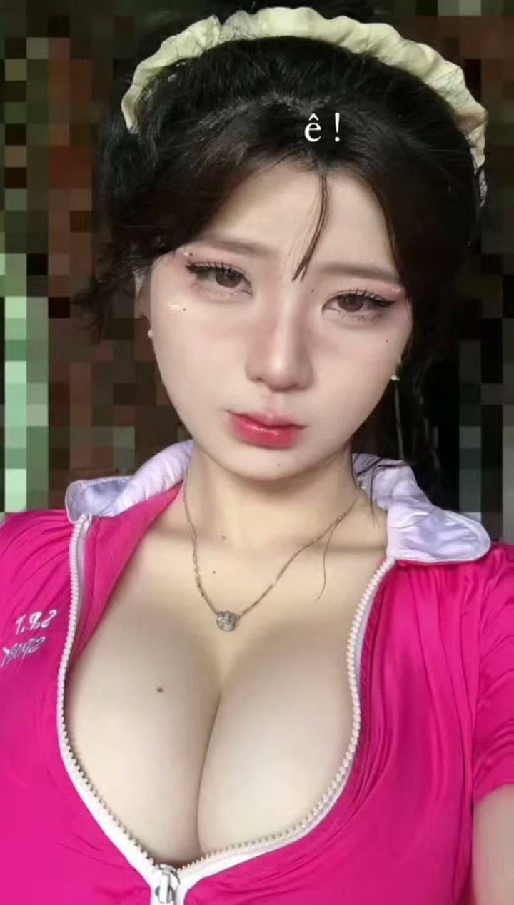 Anh gia sư bò tuôi kèm thêm cho em môn thổi kèn