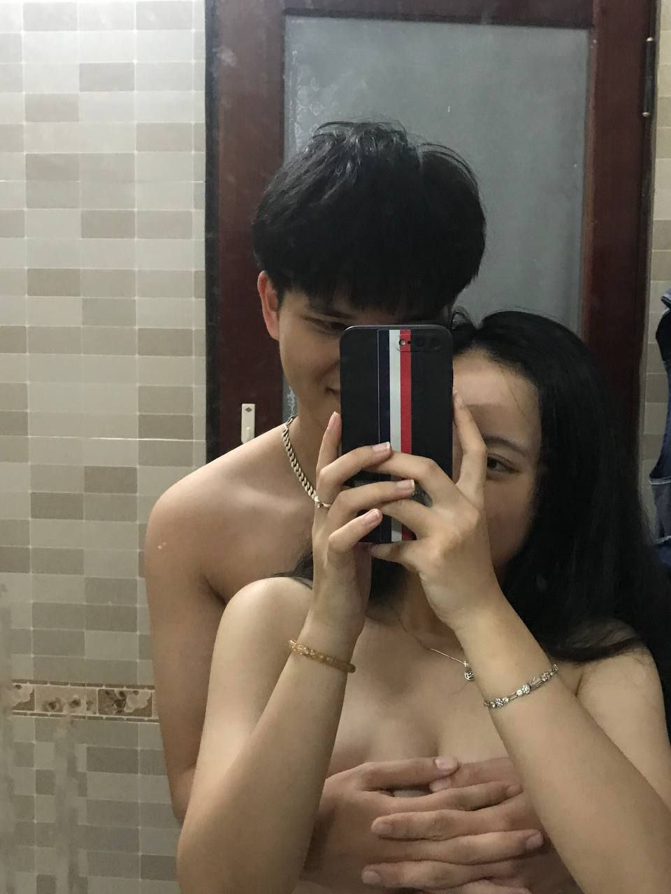 Em hàng xóm say xỉn vào nhầm nhà ông chú ế vợ