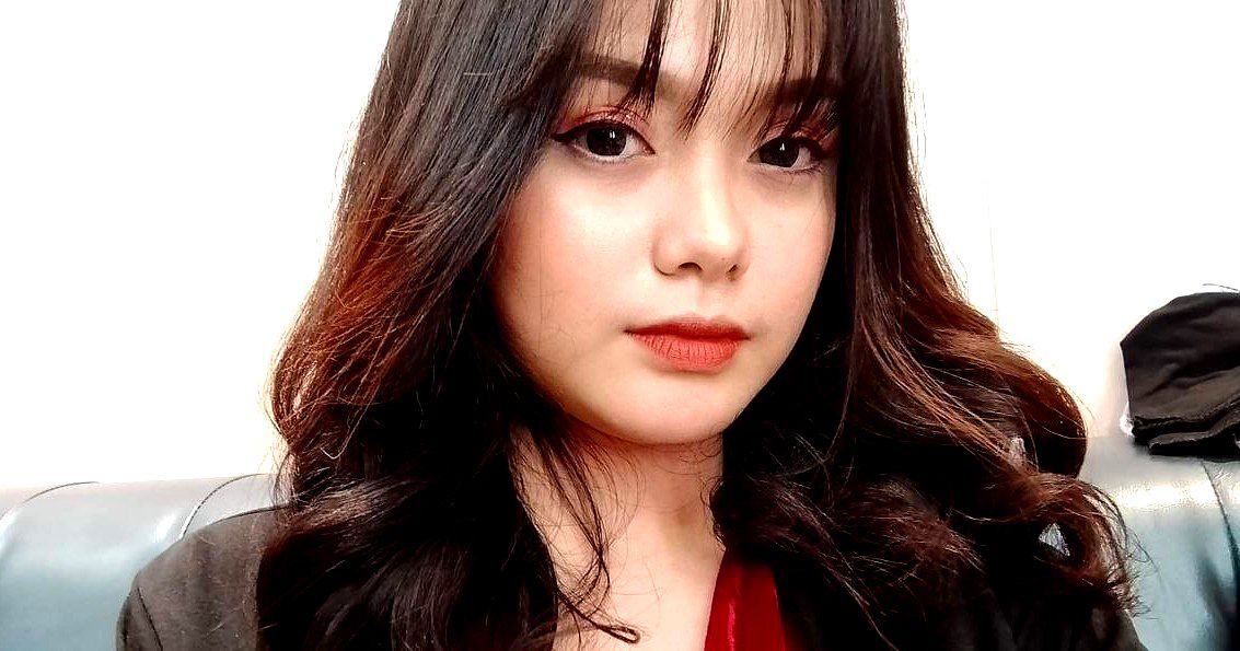 Cô nàng hàng xóm qua tắm nhờ và anh thanh niên may mắn